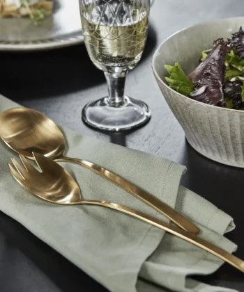Goldenes Salatbesteck von Nicolas Vahé