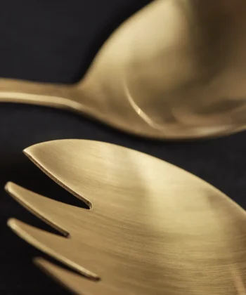 Goldenes Salatbesteck von Nicolas Vahé