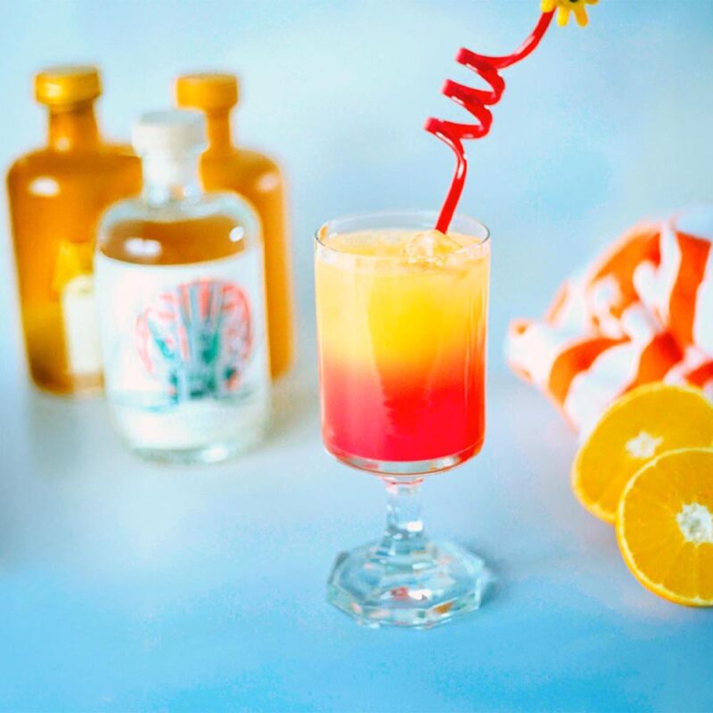 Cocktail Sunrise Hero mit Wonderazul von Rheinland Distillers