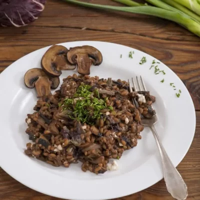 Urdinkel-Risotto mit Radicchio und Pilzen